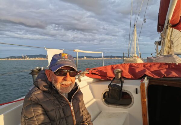 A 91 anni fa il giro dell’Italia in barca a vela: quando i sogni non hanno età