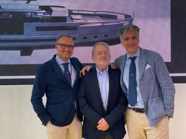 Motoryacht, Crossover or Explorer? With UP40 by Antonini Navi the owner decides