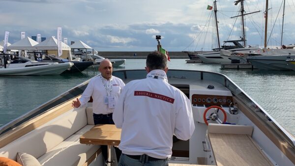 Heritage 9.9, il natante di Castagnola Yacht che coniuga il fascino del legno con il lusso della semplicità