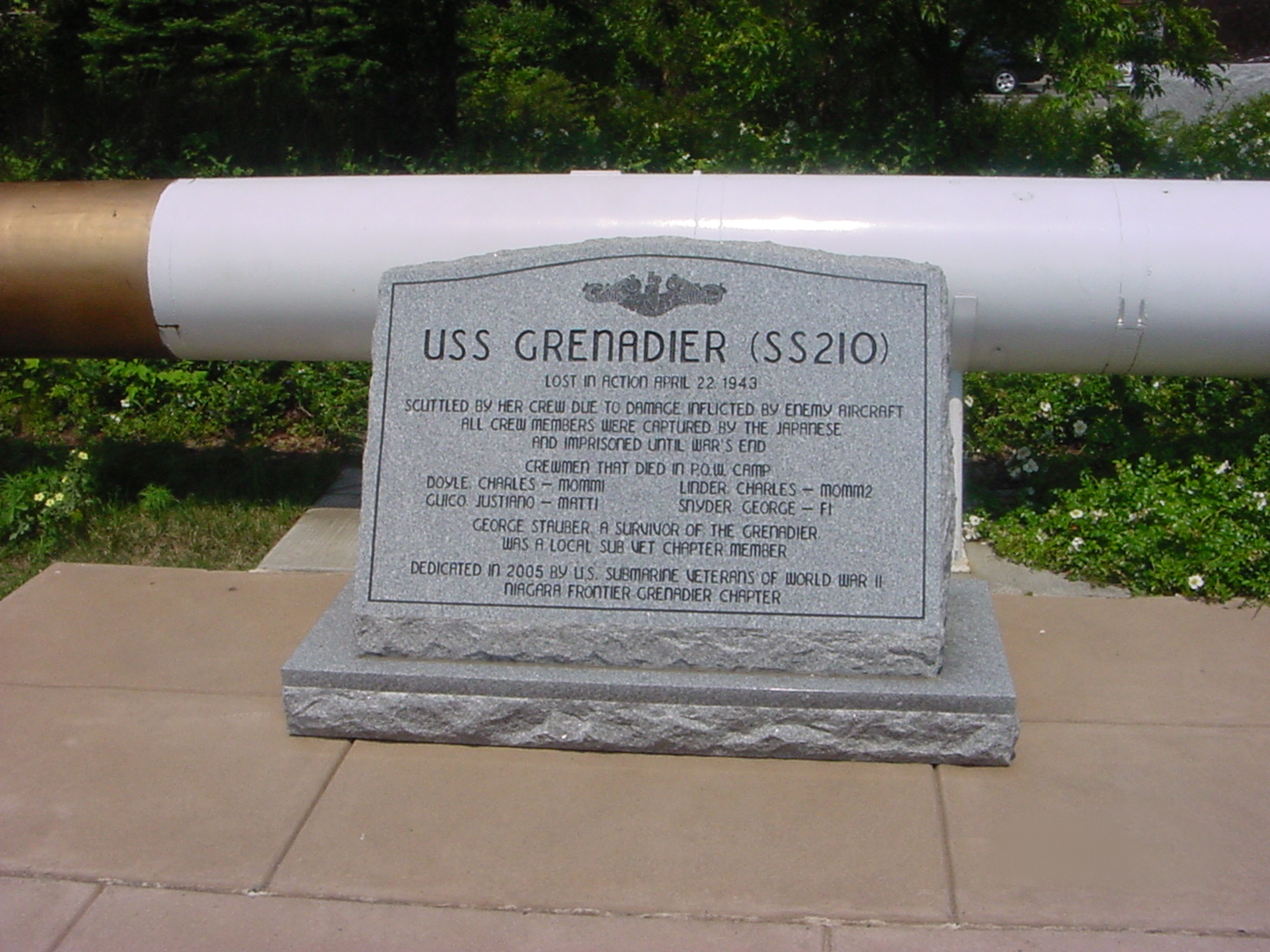 ritrovamento USS Grenadier - Memorial to USS Grenadier at the Buffalo and Erie County Naval & Military Park in Buffalo, New York wikipedia