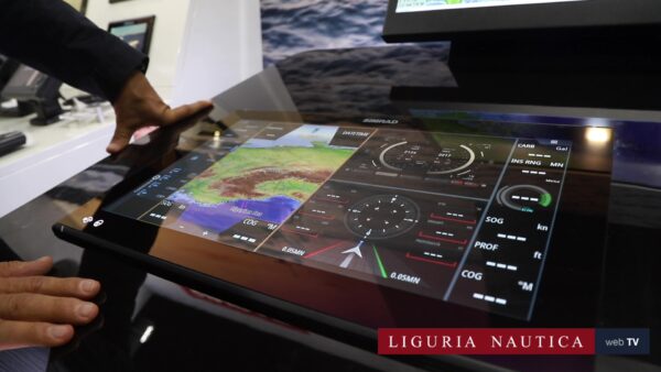 Con Simrad Command la plancia diventa ergonomica e personalizzata