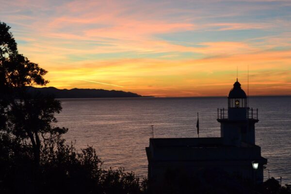 Il faro di Portofino visto dal drone