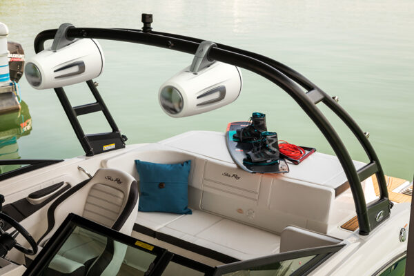 Garmin migliora il sound e accende la festa a bordo grazie ai nuovi Signature Wake Tower Speakers di Fusion