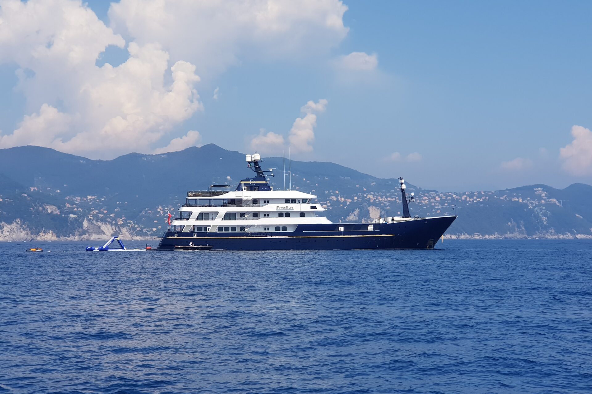 yacht briatore force blue