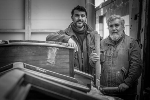 Andrea Balistreri è il più giovane maestro d’ascia d’Italia: “Lavoro con mio padre che mi ha insegnato l’orgoglio di questo mestiere”