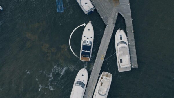 Volvo Penta verso la barca che si ormeggia da sola