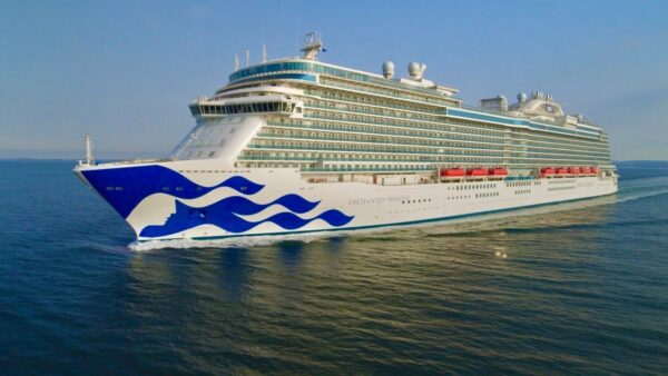 Sfida a colpi di sirena: le tre navi Princess Cruises suonano “Love Boat” per salutarsi