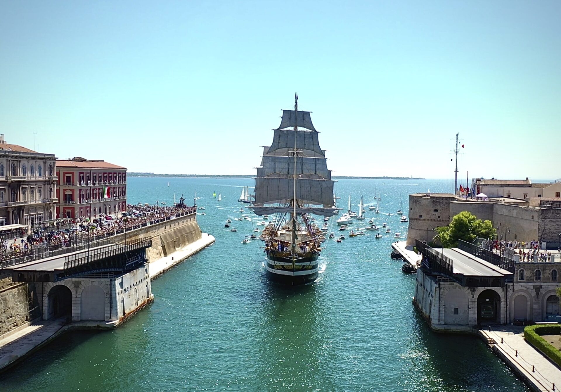 La nave scuola Amerigo Vespucci