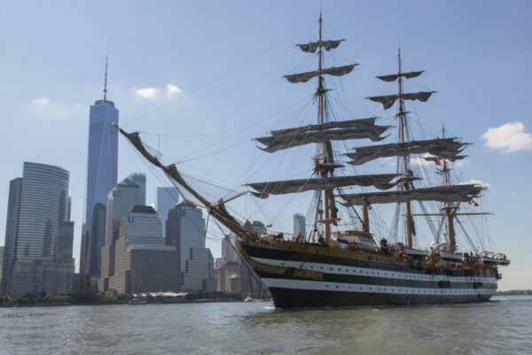 La nave scuola Amerigo Vespucci