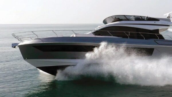 Azimut 53 Fly è il flybridge perfetto per la famiglia