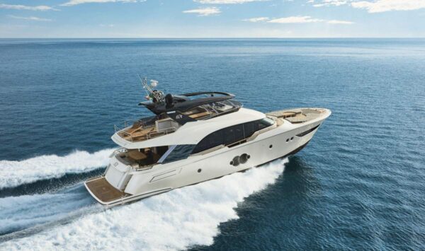 MCY 80: lo yacht che si distingue per eleganza potenza e tecnologia
