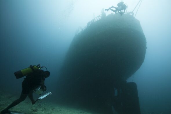 relitto della Maldive Victory - (foto di Mohamed Seeneen)