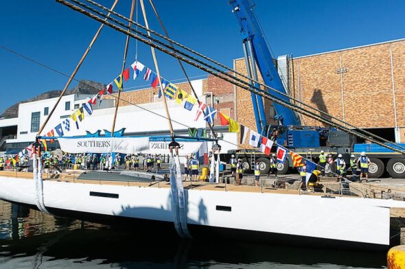 “Taniwha” has been launched, the “smart custom” sailing yacht, created to be like a Gran Turismo