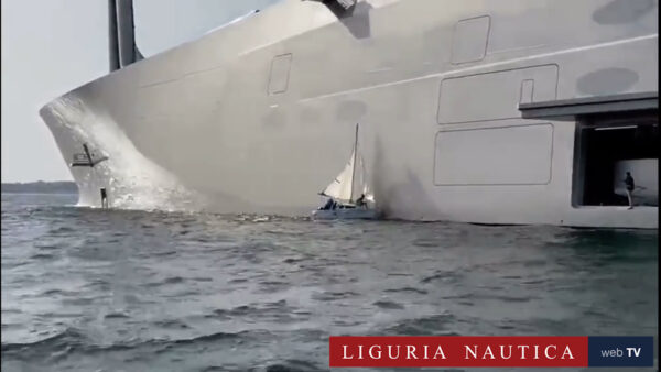 Una barchetta ha speronato il megayacht A