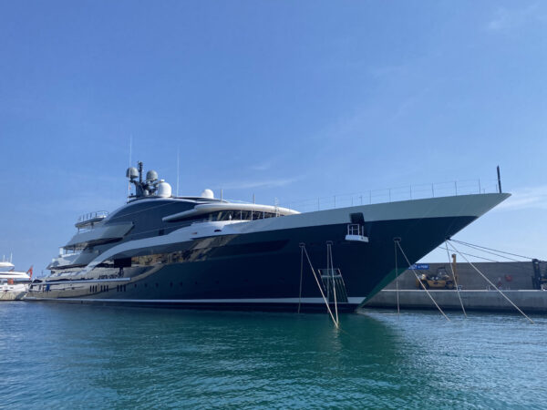 Il megayacht DAR a Genova