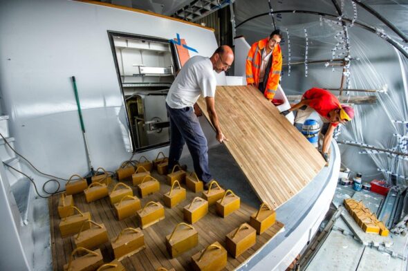 The benefits of teak in refitting: a beautiful, healthy and high quality covering for life on board