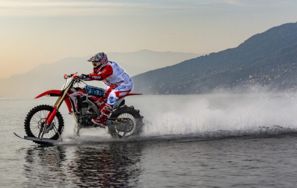 La traversata dello Stretto di Messina con una moto da cross