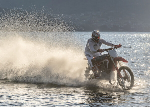 La traversata dello Stretto di Messina con una moto da cross