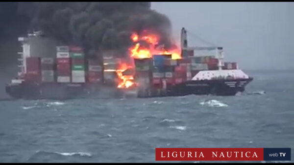 Esplosione a bordo della portacontainer