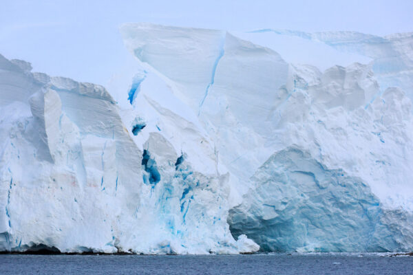 5 oceani - Shades_Of_Blue_And_White_(190590643) wikipedia