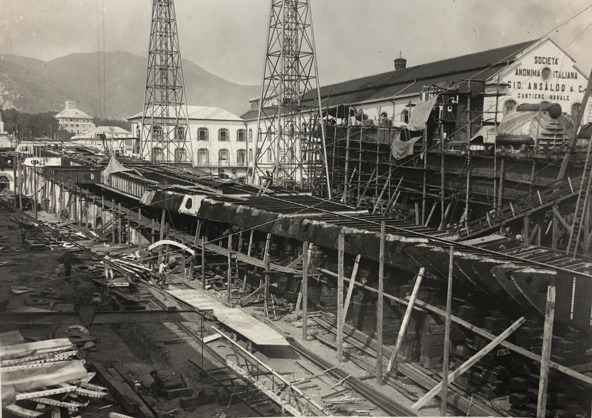 Transatlantico Duilio in costruzione. Fonte: Fondazione Ansaldo