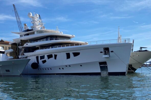 Symphony in Genoa. The giga yacht (102 metres) belonging to Monsieur Arnault  enchants the Porto Antico - Daily Nautica