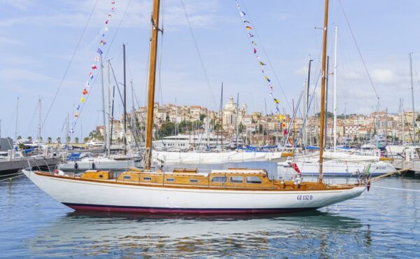 vLa barca a vela Beatrice donata a Imperia
