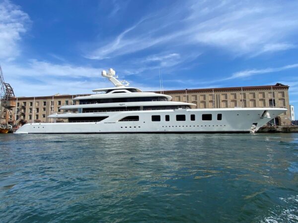 Il superyacht Aquarius a Genova