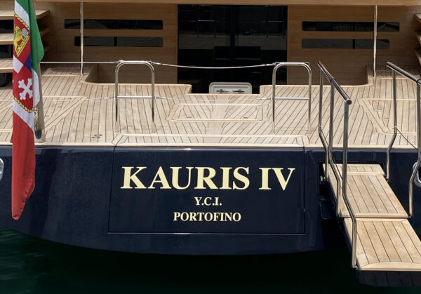 kauris IV ormeggiato al Porto Antico