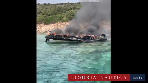 Incendio gommone a La Maddalena