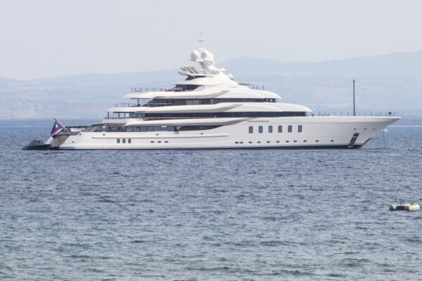 Il megayacht “Madsummer” avvistato all’Argentario: 95 metri di lusso, relax e divertimento