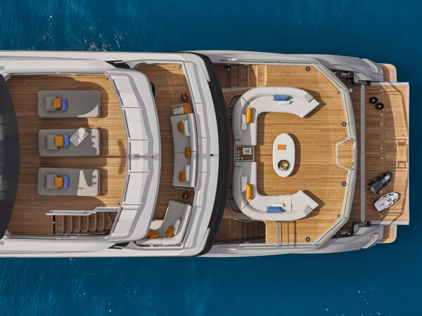 LN vi porta a bordo di Azimut Trideck Grande