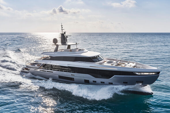 LN takes you on board the Azimut Trideck Grande: the mega yacht with three decks, or rather, four