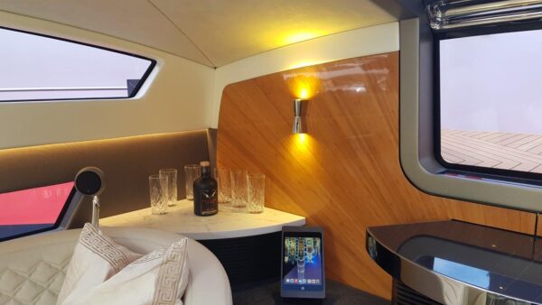Sbarcare con stile: ecco “Miss Wonderly” il tender limousine da 10 metri di Falcon Tenders