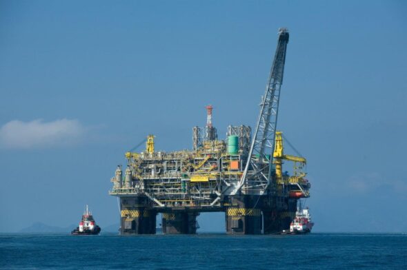 batteri marini petrolio - Oil_platform wikipedia