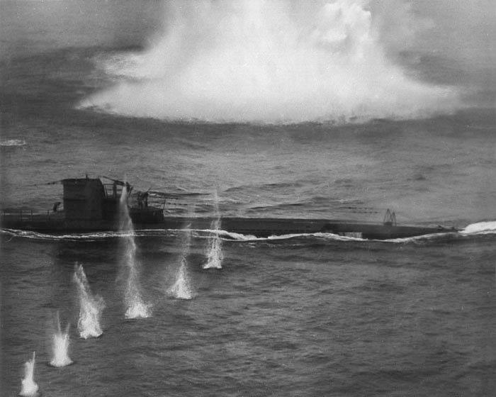 sommergibile tedesco U-134 - bombardamento dell'u134 ripreso dal k74