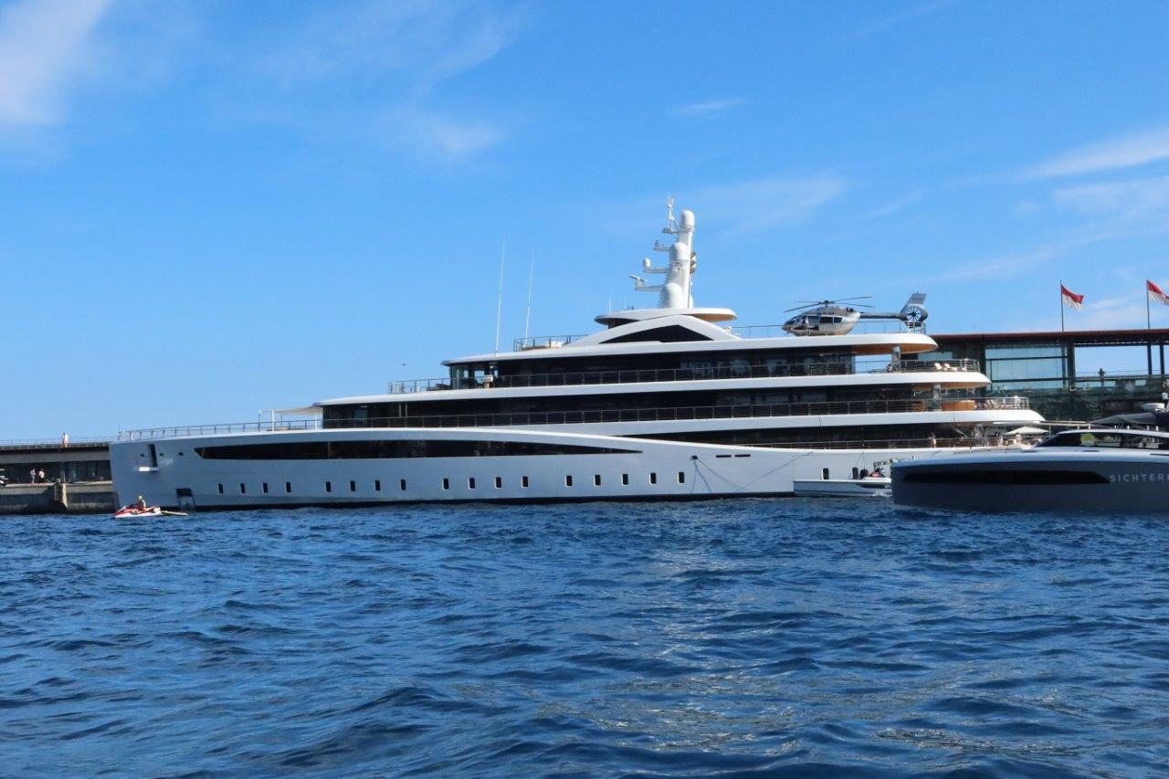 mega yacht aviva