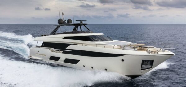 Fire at the Ferretti shipyard in Cattolica: 29-metre yacht ready for delivery destroyed