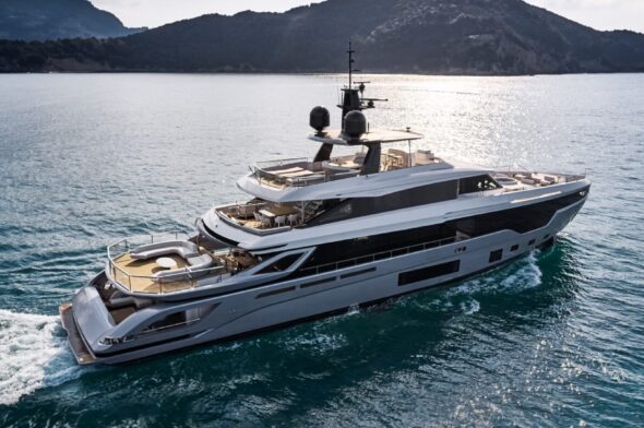 Azimut Grande Trideck