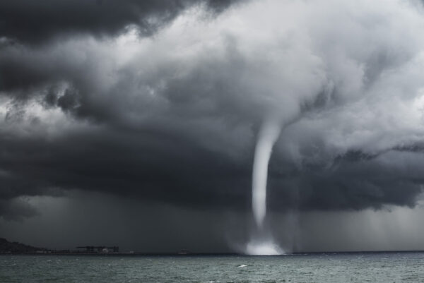 How to observe the weather on the sea
