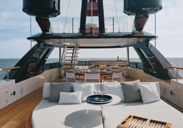 Motopanfilo 37M Benetti_Sun Deck