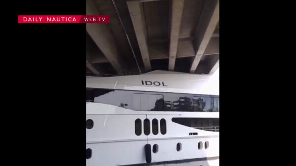 superyacht Idol contro viadotto autostrada