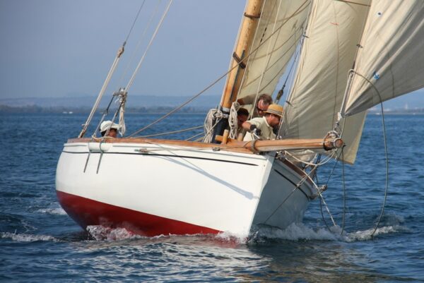 vela d'epoca Sorella donata alla Marina militare