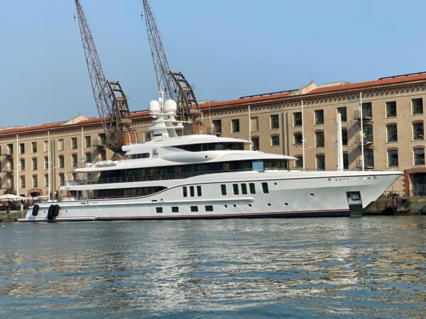 Il megayacht Sixth Sense a Genova