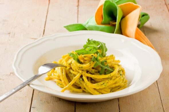 Spaghetti crema di rucola e zafferano