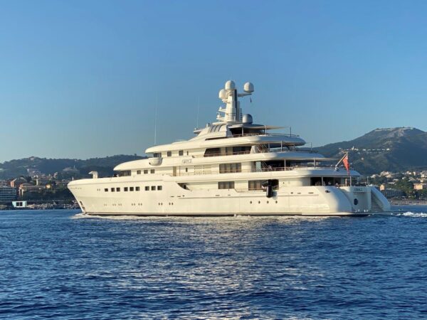 Il megayacht Grace a Genova