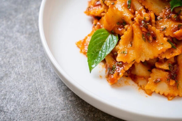 Farfalle con pesto rosso