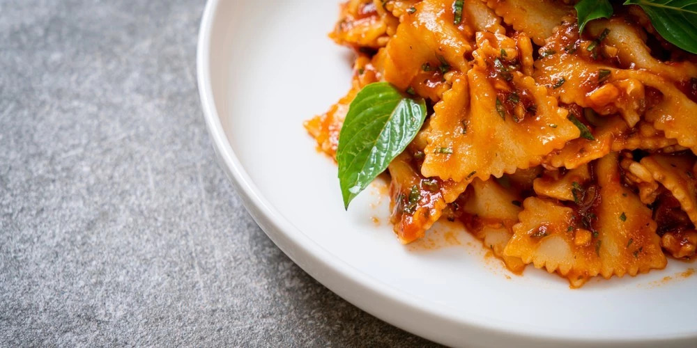 Farfalle con pesto rosso