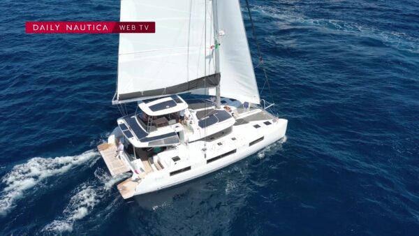 NSS Charter catamarano