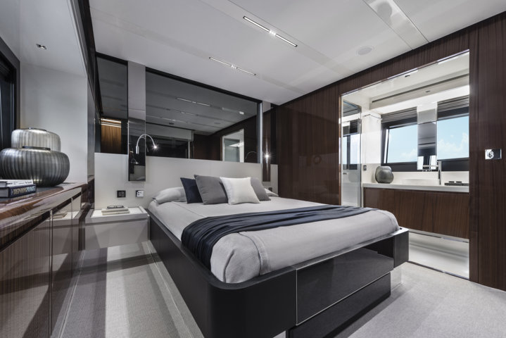 Riva 76’ Bahamas Super owner cabin